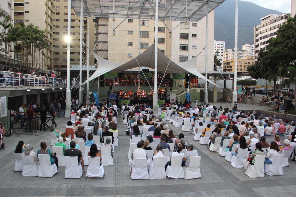 Banplus en concierto en la Plaza Los Palos Grandes