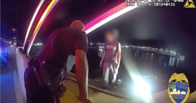 El emotivo video de un policía que rescató a un joven que quería lanzarse de un puente
