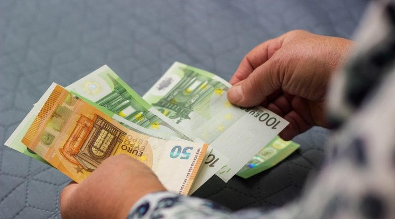 País europeo admite situación "extremadamente difícil" en sus finanzas