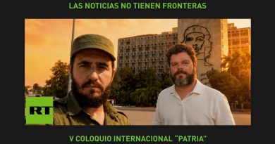 VIDEO: Nieto de Fidel hace un 'selfi' con su abuelo gracias a la IA de RT