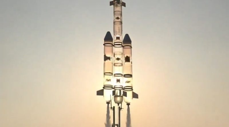 VIDEO: Un profesor chino construye y lanza un cohete de agua de 4 metros