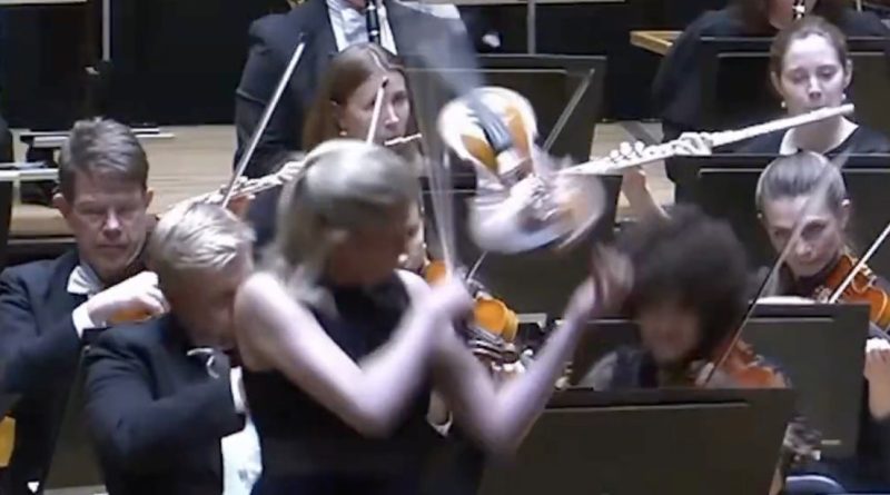 Violín de un millón de dólares vuela por los aires en pleno concierto (VIDEO)
