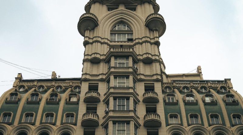 Carlos Julio Heydra Castillo: Arquitectura Inspirada en Libros