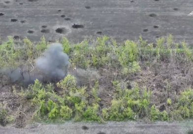 VIDEO: Tanque ruso reduce a escombros una fortaleza ucraniana y tres puestos de tiro