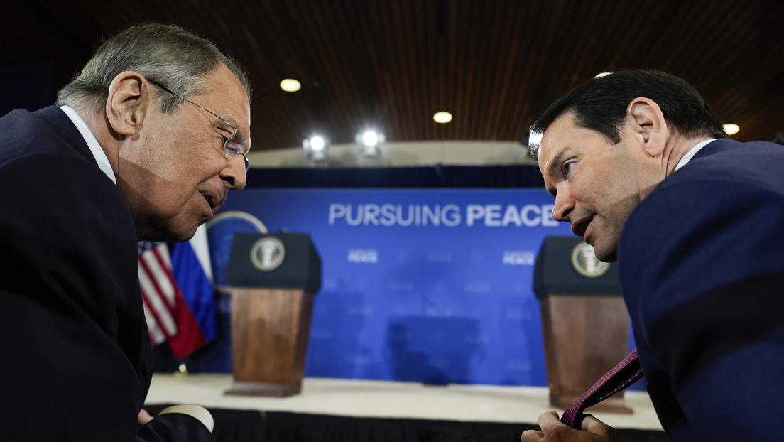 Lavrov informó a Rubio de la necesidad de evacuar las embajadas en Kiev
