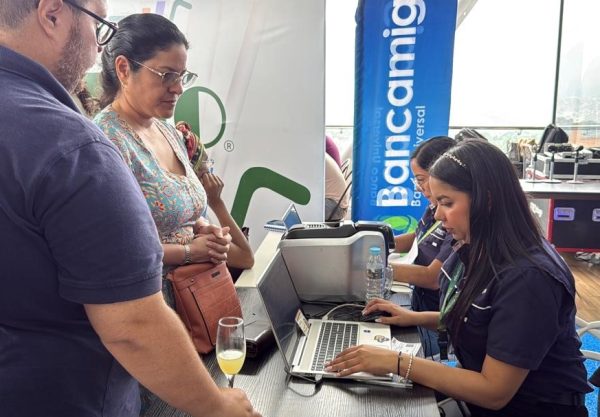 Río Supermarket y Bancamiga entregarán más de 2.000 tarjetas de crédito