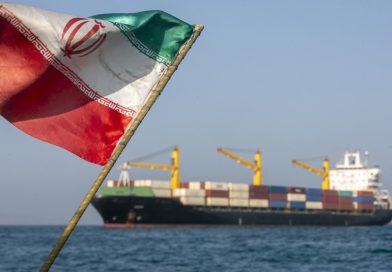 Asesor del líder supremo iraní: EE.UU. está cayendo en "una trampa estratégica" por culpa de Israel