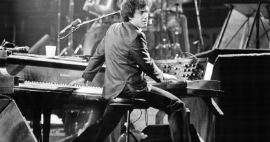 Billy Joel arremete contra su película biográfica no autorizada