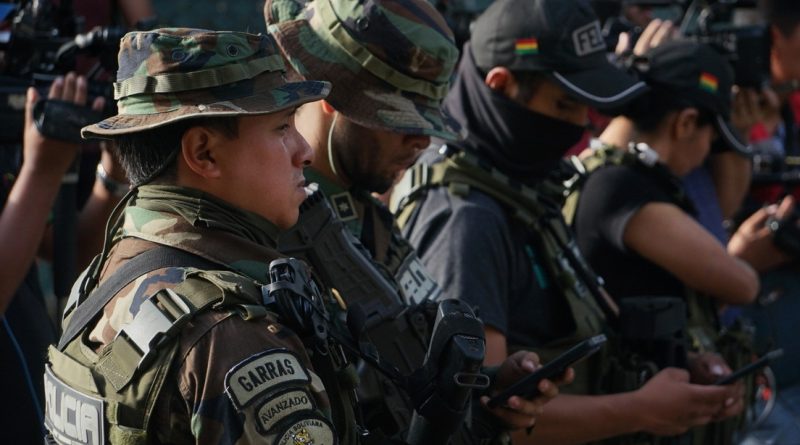 Bolivia denuncia que "grupos irregulares ostentan armamento bélico de alto calibre" en el país