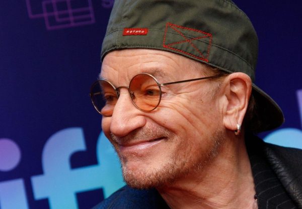 Bono se olvida del rock y se suelta a bailar salsa en CDMX (VIDEO)