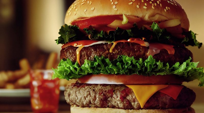 Día de la Hamburguesa desata "guerra de promociones" en los restaurantes