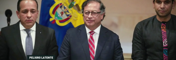 Disidencias de 'Iván Mordisco' atentan contra el vehículo de un senador en Colombia