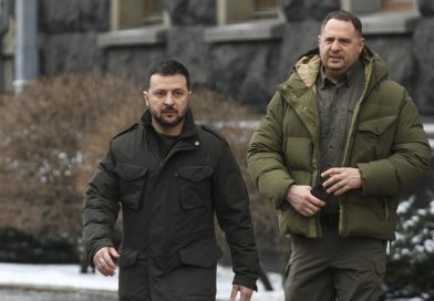 "Dos narcisistas malignos y paranoicos": así son Zelenski y su exmano derecha, según antigua vocera