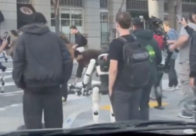 Escena surrealista con robots humanoides en plena calle en EE.UU. (VIDEO)