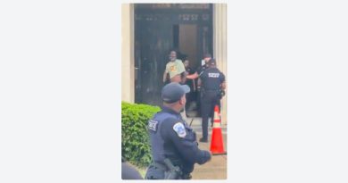 Hombre armado irrumpe en la Embajada de México en Washington