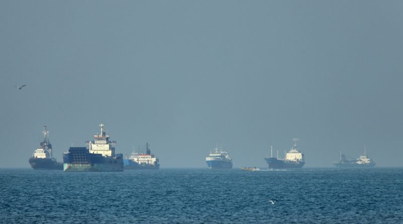Irán dice a buques cuál es la única ruta segura para cruzar Ormuz