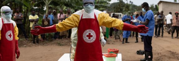 La OMS declara como "emergencia de salud internacional" el brote de un virus que ya dejó decenas de muertos