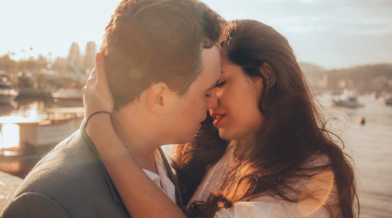 La ciencia del beso: Mucho más que un gesto de afecto