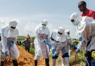 Misiones humanitarias culpan a EE.UU. ante el peligroso brote del ébola sin tratamiento