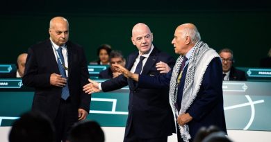 Momento incómodo: El jefe de la FIFA no logra que los delegados de Israel y Palestina se den la mano