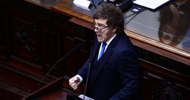 "No voy a ejecutar a una persona honesta": Milei defiende a su jefe de Gabinete acusado de corrupción