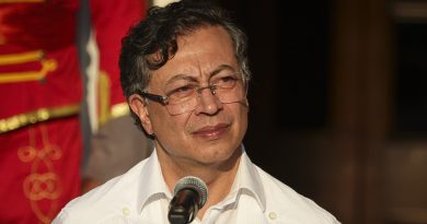 Petro no tiene "ningún problema" en retirar aranceles de Colombia a productos de Ecuador