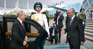 Presidente kazajo recibe a Putin en el Palacio de la Independencia