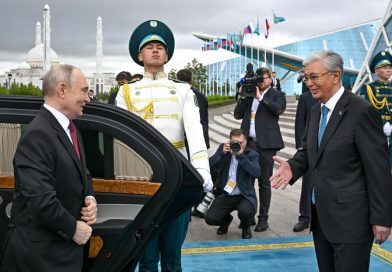 Presidente kazajo recibe a Putin en el Palacio de la Independencia