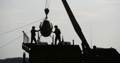 Rusia insta a extranjeros y personal diplomático a abandonar Kiev "lo antes posible"