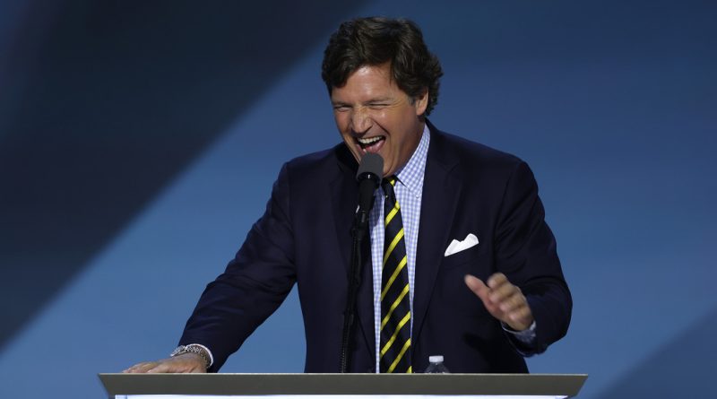 Tucker Carlson se burla de los "intelectuales públicos" de EE.UU. por su ignorancia sobre Ormuz