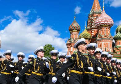 VIDEO: Gran desfile militar por el Día de la Victoria en la Plaza Roja