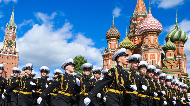 VIDEO: Gran desfile militar por el Día de la Victoria en la Plaza Roja