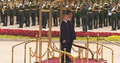 VIDEO: Interpretan el himno nacional ruso en Pekín con salvas ceremoniales