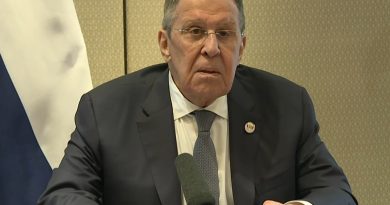 VIDEO: Lavrov reprende y luego bromea con un periodista por interrumpir su rueda de prensa