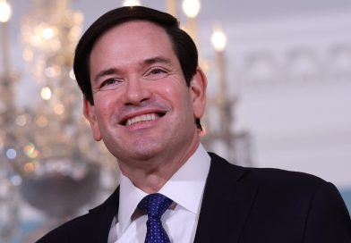 VIDEO: Marco Rubio sorprende como DJ en una boda