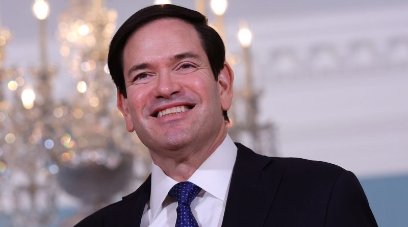 VIDEO: Marco Rubio sorprende como DJ en una boda
