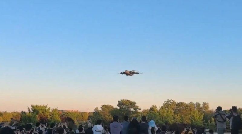 VIDEOS: Aviones de transporte C-17 aterrizan en China en vísperas de la visita de Trump