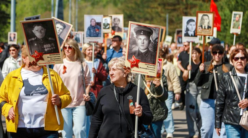 VIDEOS, FOTOS: La marcha del Regimiento Inmortal cruza ciudades latinoamericanas