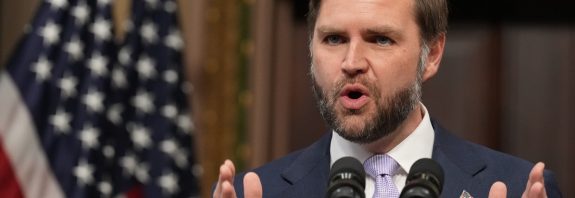 Vance: Dinero de programas de ayuda de EE.UU. podría haber terminado en manos de terroristas