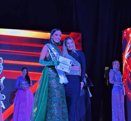 Victoria Valero, Miss Seguridad en gala de La Internacional de Seguros