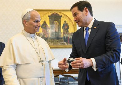 "¿Qué le das a alguien que lo tiene todo?": El regalo de Rubio para el papa León XIV (VIDEO)
