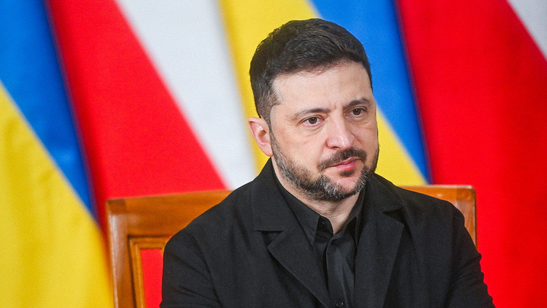 Presidente polaco le quita a Zelenski la máxima condecoración del país