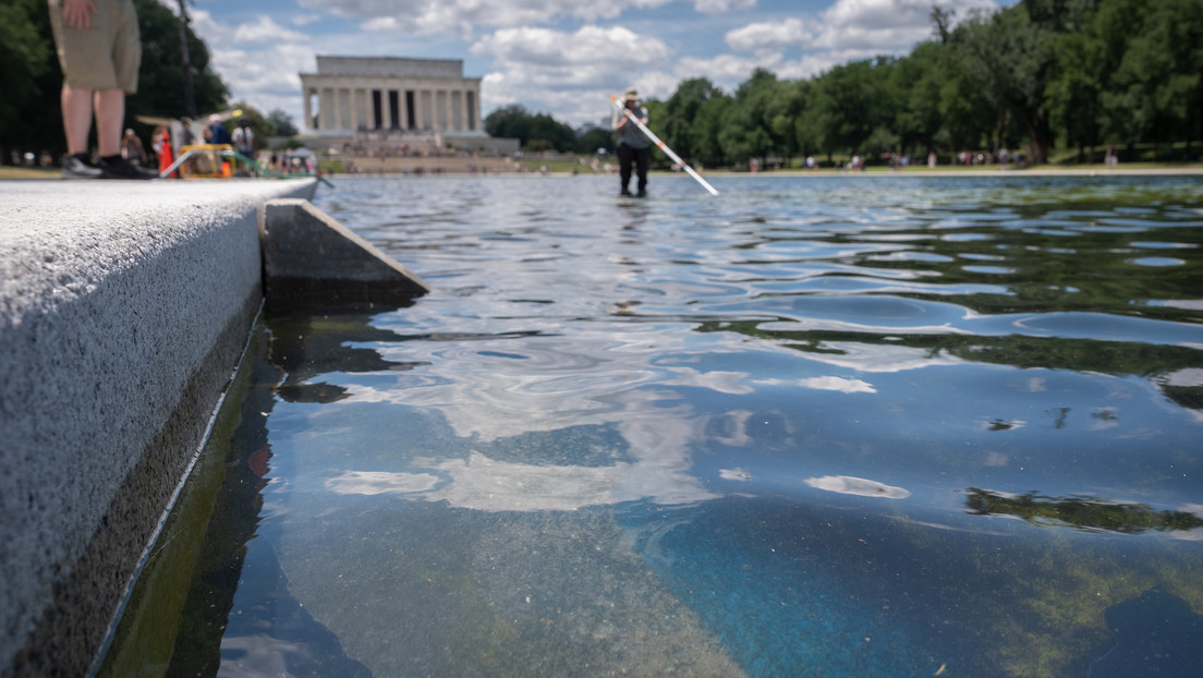 Detienen a exolímpico estadounidense por presunto vandalismo en estanque reflectante del monumento a Lincoln