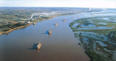 Argentina completa la privatización de la principal vía fluvial del país