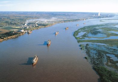 Argentina completa la privatización de la principal vía fluvial del país
