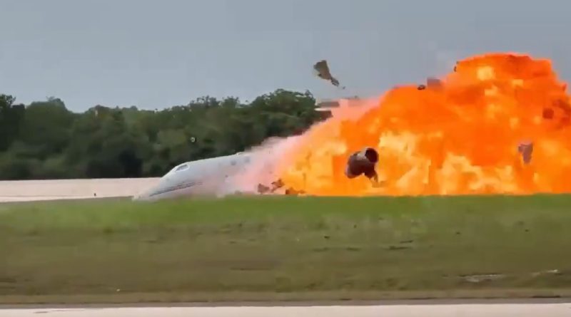 Avión se estrella cuando intentaba aterrizar de emergencia en República Dominicana