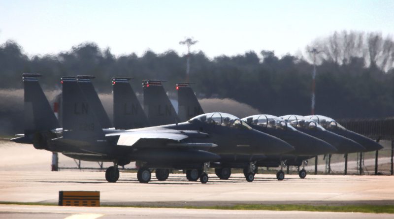 CGRI bombardea cazas estadounidenses F-35, F-15 y F-16 en una base aérea de EE.UU. en Jordania
