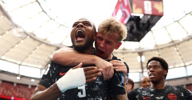 Canadá aplasta por goleada a la selección de Catar en un partido con dos expulsiones y un lesionado