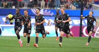 Canadá porfió y venció, Sudáfrica se despidió de la Copa