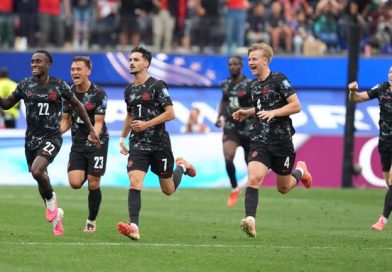 Canadá porfió y venció, Sudáfrica se despidió de la Copa
